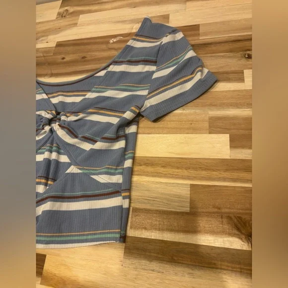 Stylish Striped Crop Top in Blue and White - Picture 5 of 6